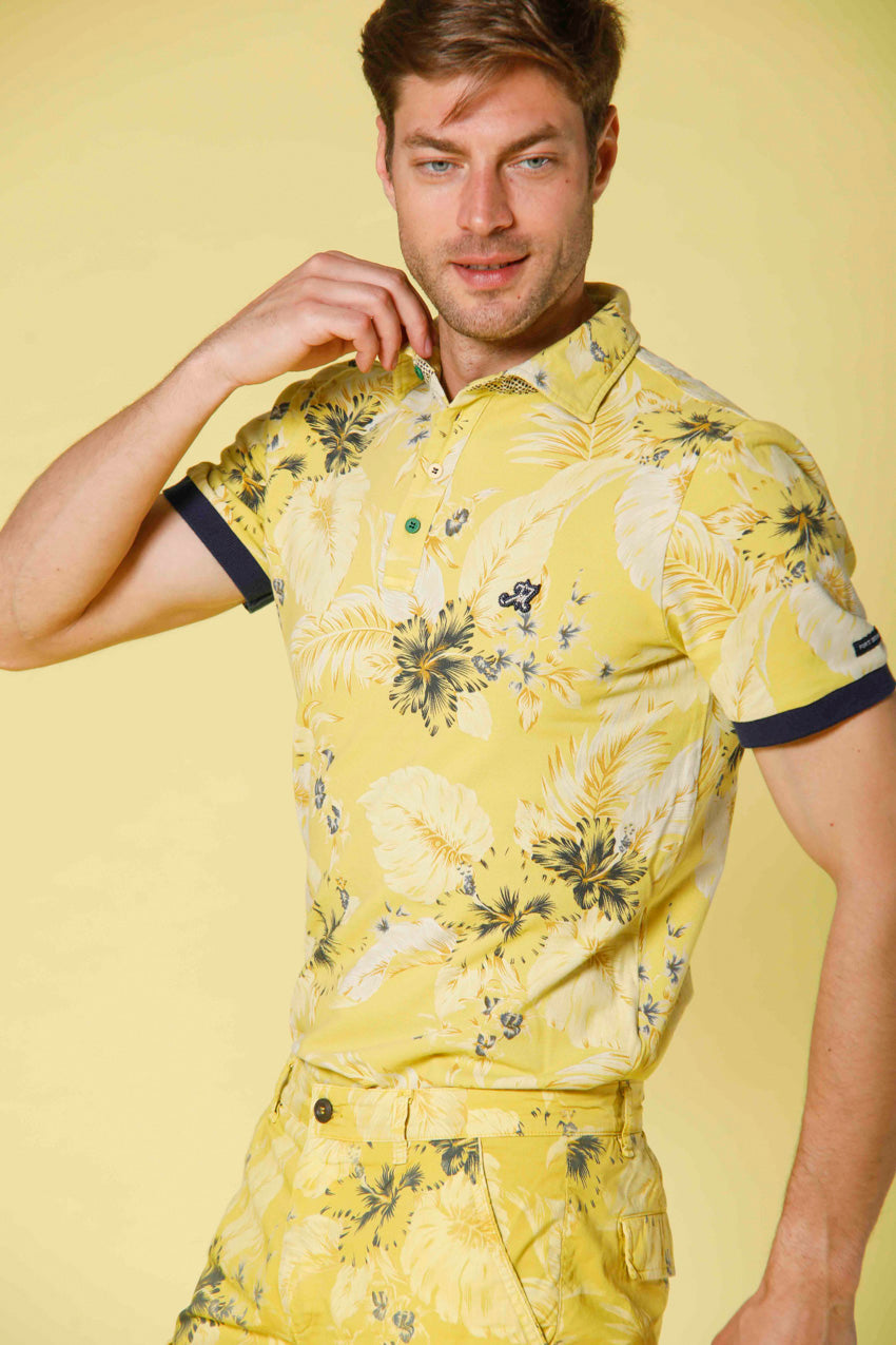 Print polo homme en piquet avec motif floral bleu regulier