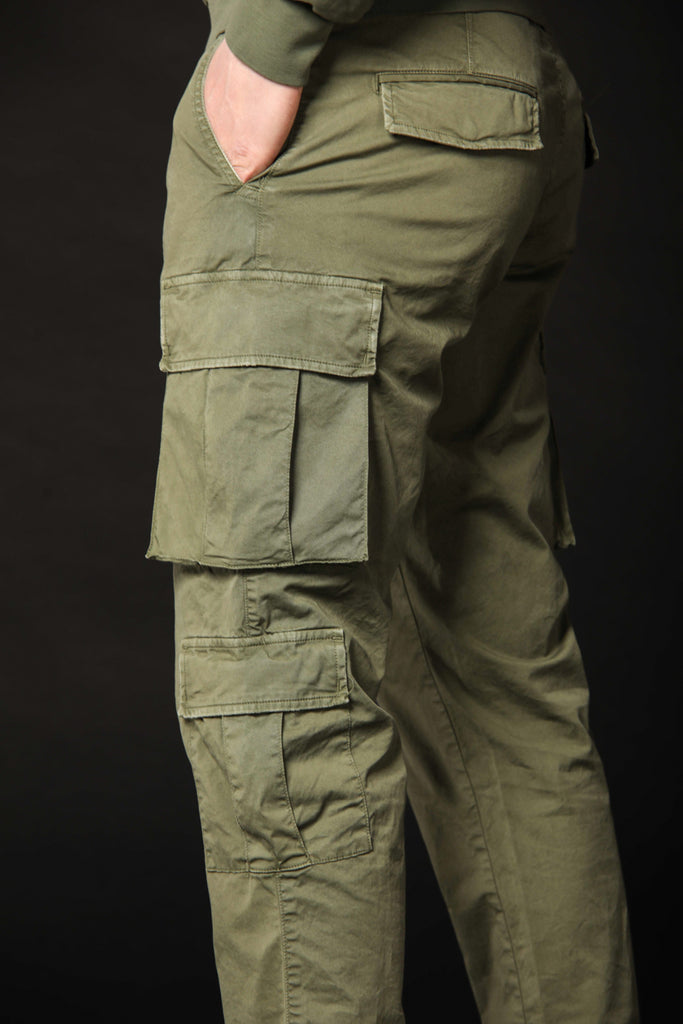 immagine 3 di pantalone cargo uomo modello Bahamas in verde fit regular di Mason's