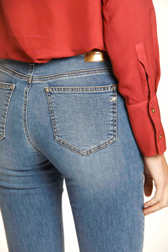 Immagine 4 di pantalone 5 tasche da donna in denim colore blu navy modello Olivia di Mason's