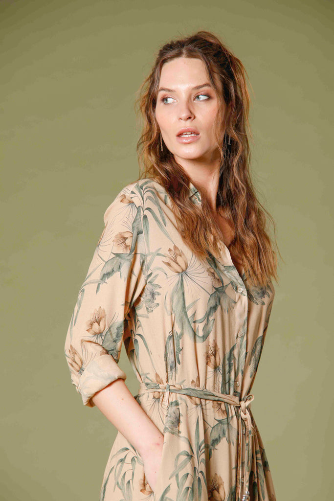 immagine 3 di abito lungo da donna in popeline con pattern fiori modello Nicole Dress colore kaki scuro regular di mason's 