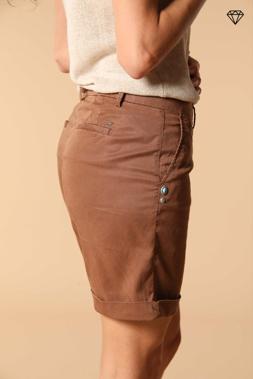 Immagine 2 di bermuda chino donna in gabardina modello Jaqueline Curvie curvy fit