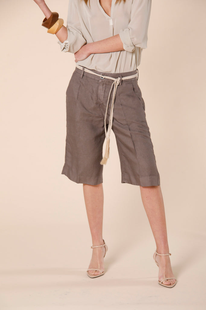 immagine 3 di pantaloni bermuda chino donna in tencel e lino regular modello new york straight colore marroncino di mason's 