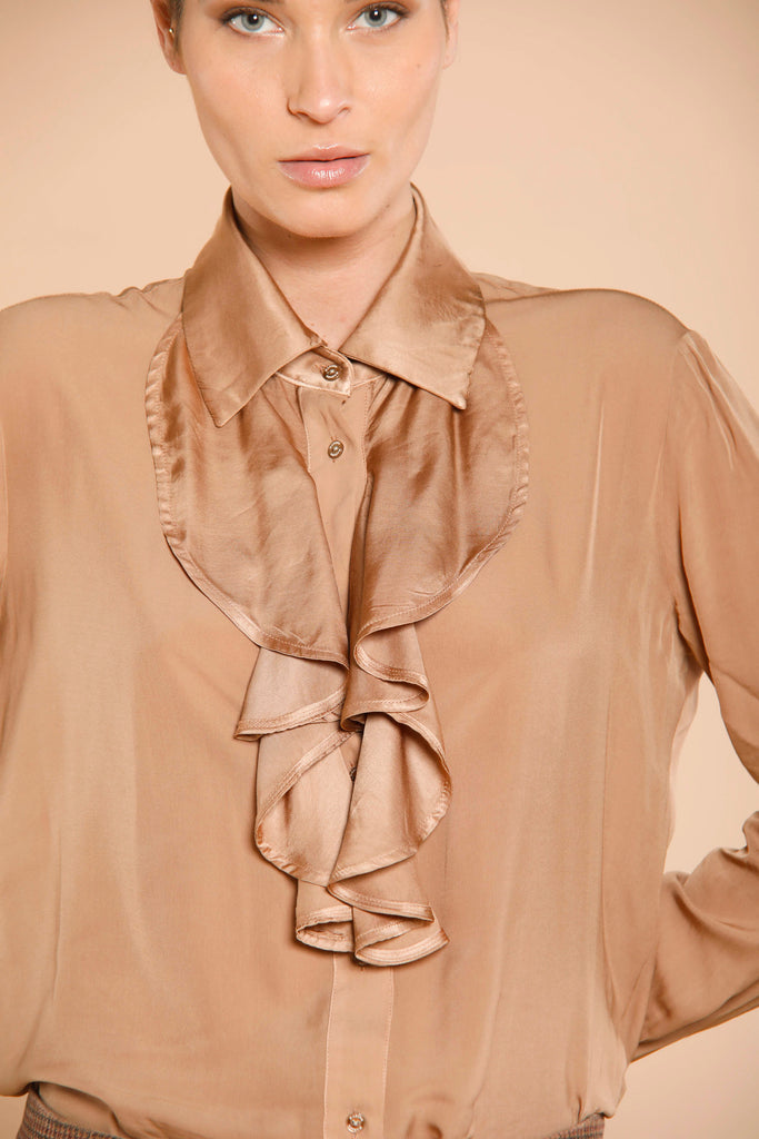 Immagine 2 di camicia da donna in viscosa color nocciola con rouches modello Nicole Jabot di Mason's