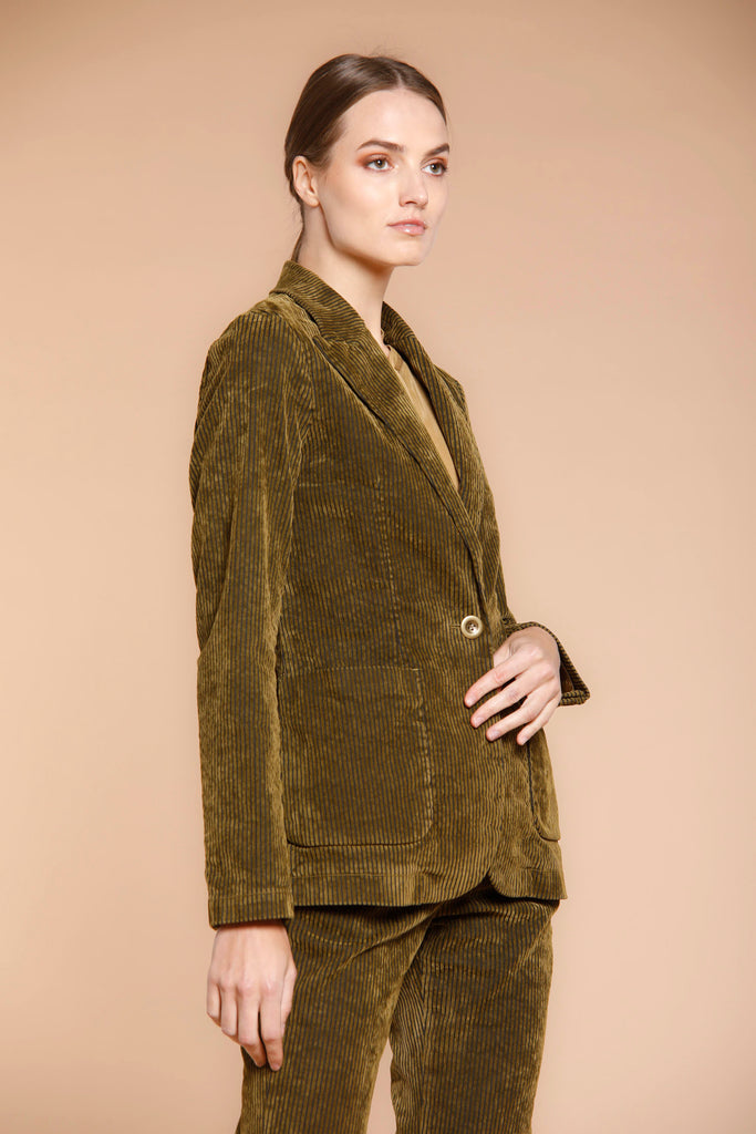 Immagine 4 di blazer da donna in velluto a coste verde modello Theresa di Mason's