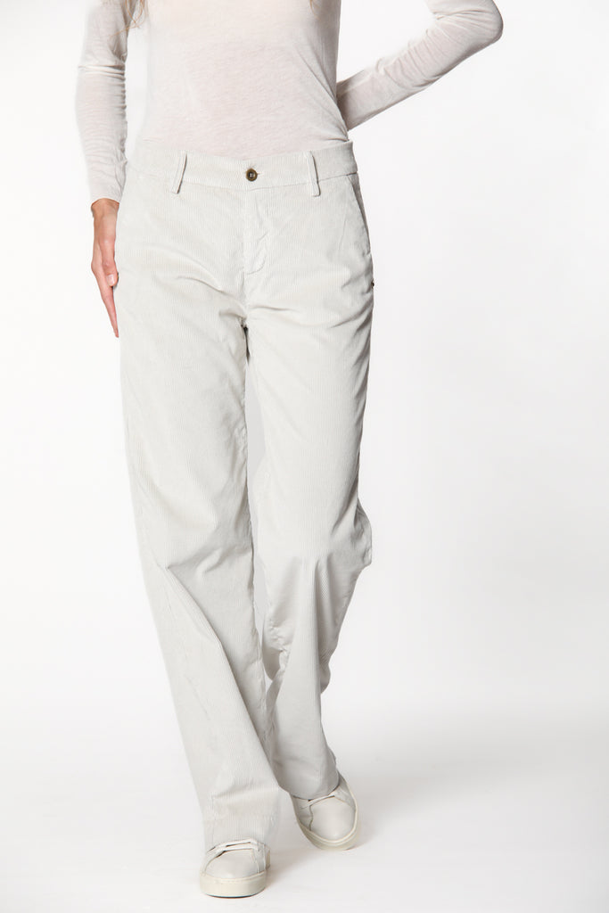 Immagine 1 di pantalone chino da donna in velluto a coste color stucco modello New York Straight di Mason's