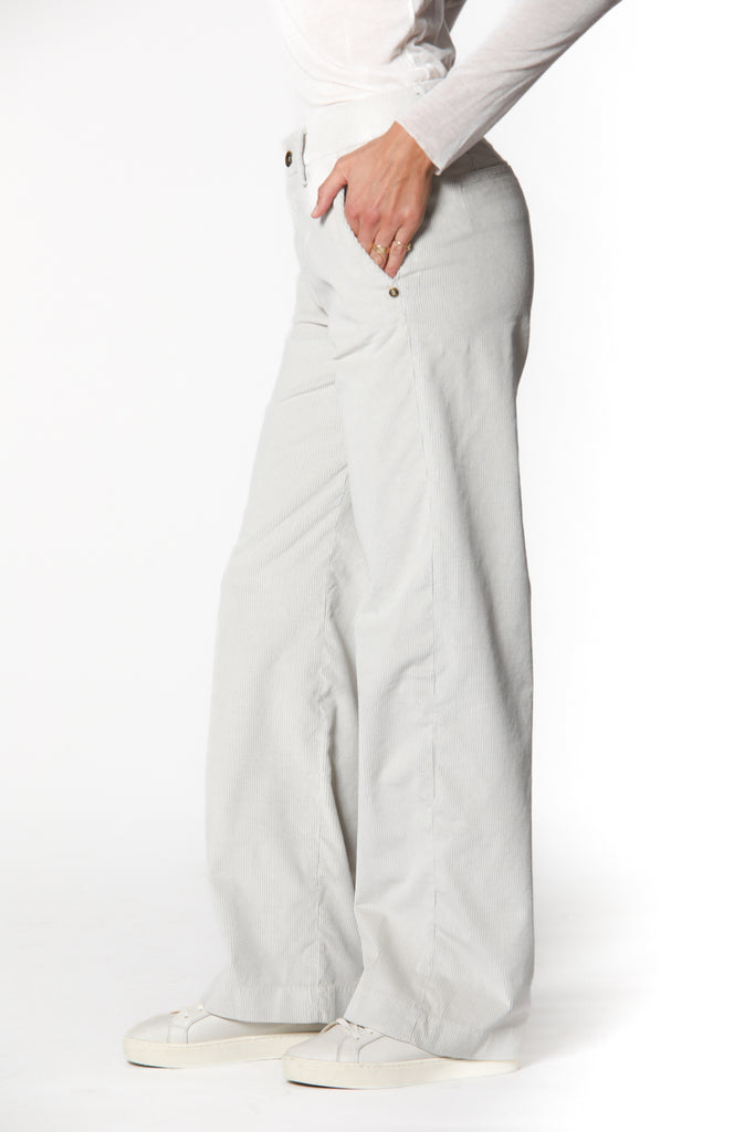 Immagine 2 di pantalone chino da donna in velluto a coste color stucco modello New York Straight di Mason's
