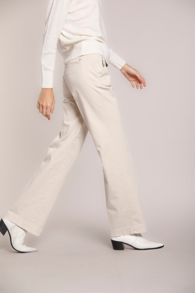 Immagine 4 di pantalone chino donna in raso color ghiaccio modello New York straight di Mason's