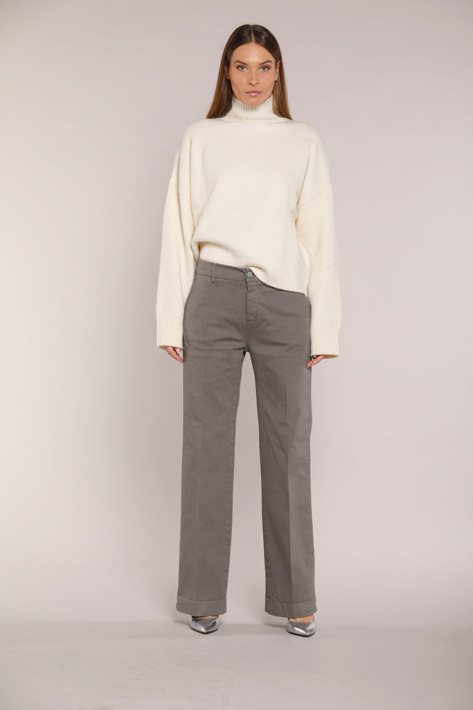 Immagine 2 di pantalone chino da donna in raso grigio scuro modello New York Straight di Mason's