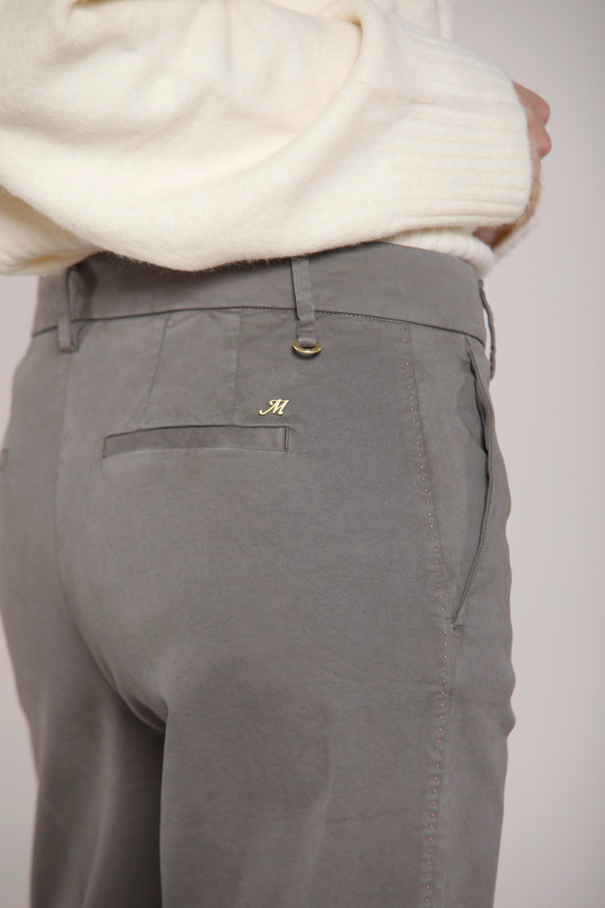 Immagine 5 di pantalone chino da donna in raso grigio scuro modello New York Straight di Mason's