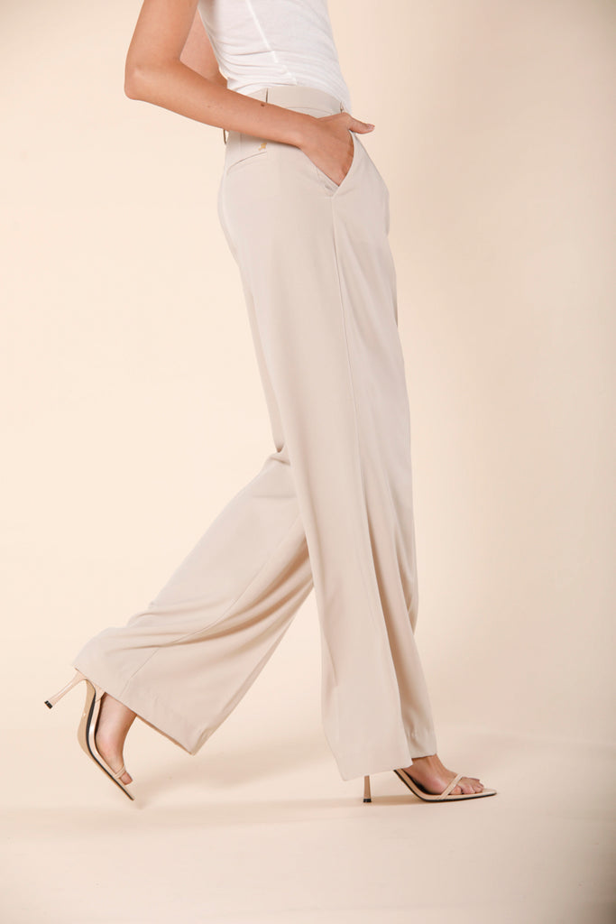 Immagine 5 di pantalone chino donna in tessuto tecnico beige modello NY Wide Pinces di Mason's