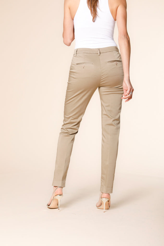 Immagine 3 di pantalone chino donna in raso stretch color corda modello New York Slim di Mason's