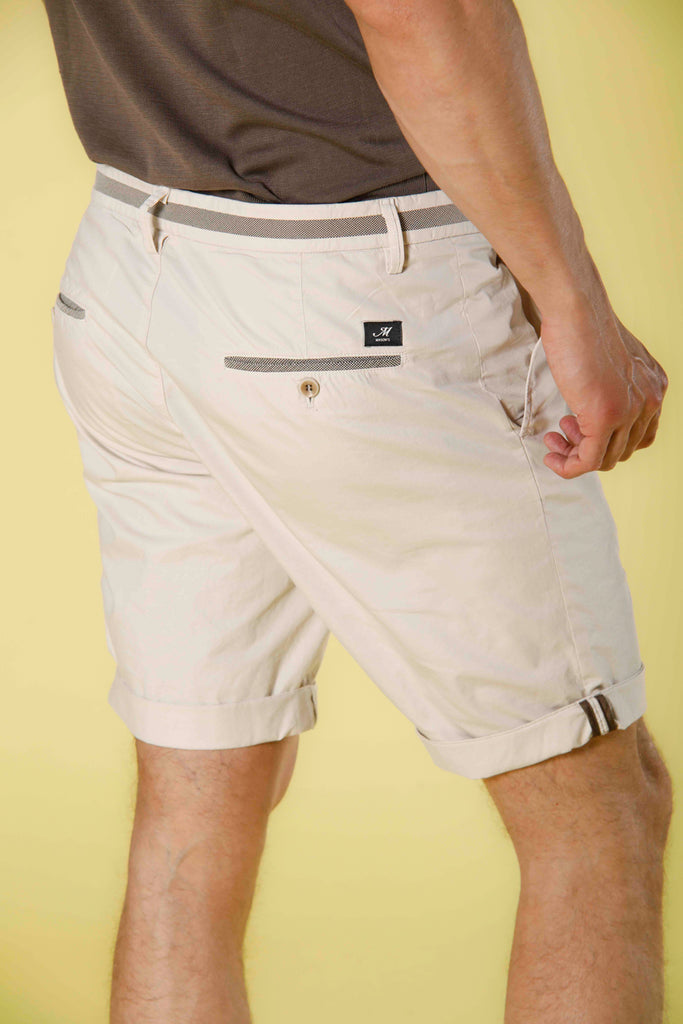 immagine 4 di pantaloni bermuda chino uomo in gabardina modello torino university colore stucco slim fit di Mason's 