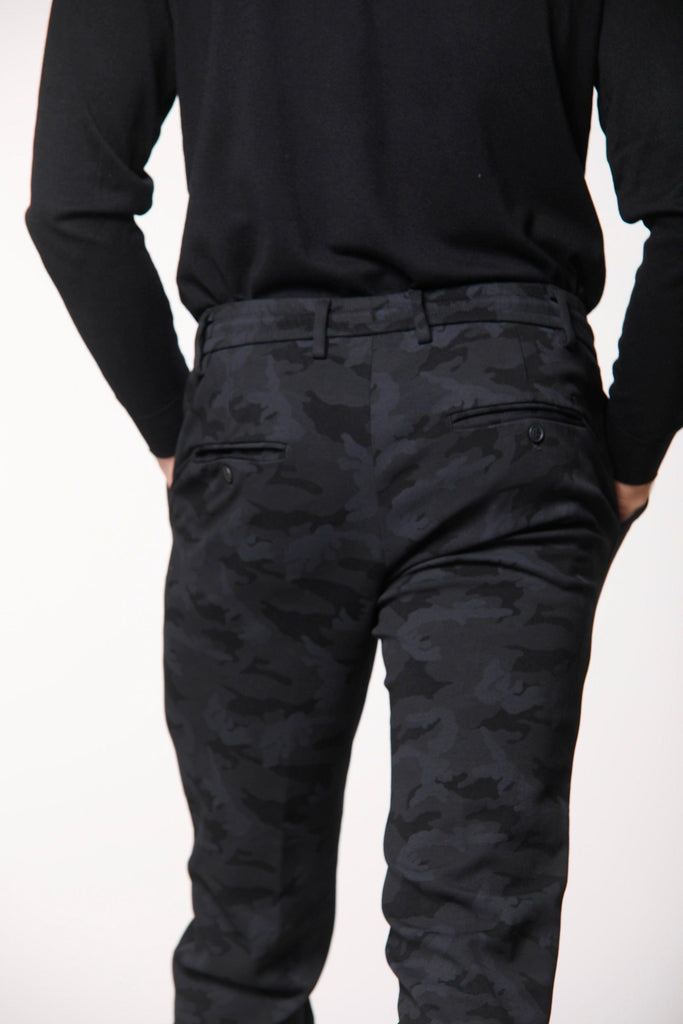 Milano Jogger pantalone chino uomo in viscosa con pattern camouflage extra slim