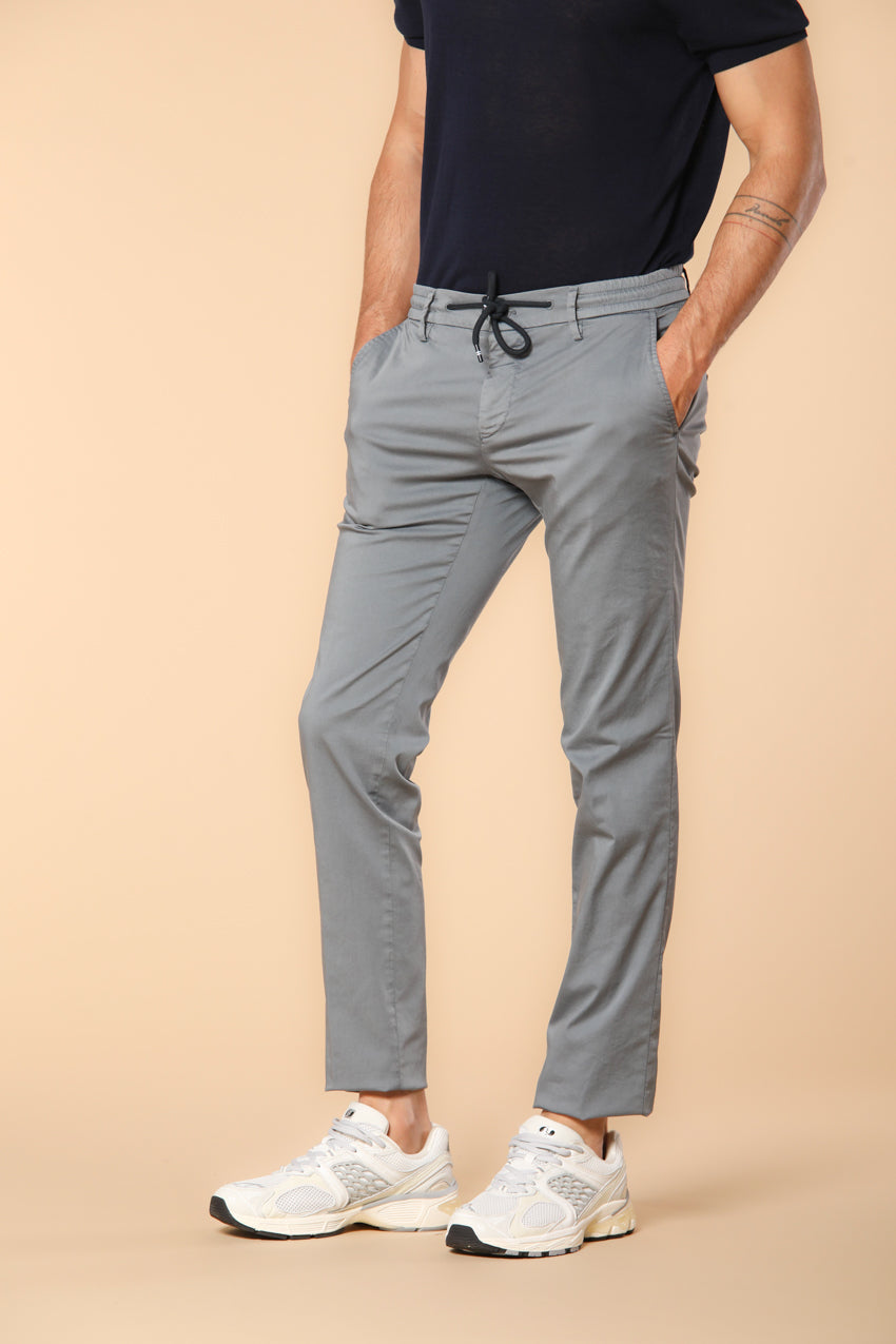 Milano Jogger Travel pantalone chino jogger uomo in raso tecnico travel stretch extra slim fit