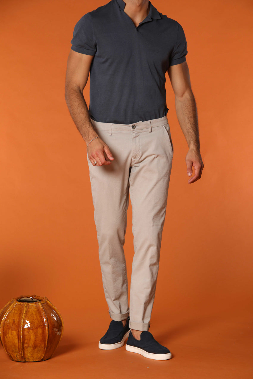 Torino pantalón chino hombre en jacquard de punto con hilo beige slim fit