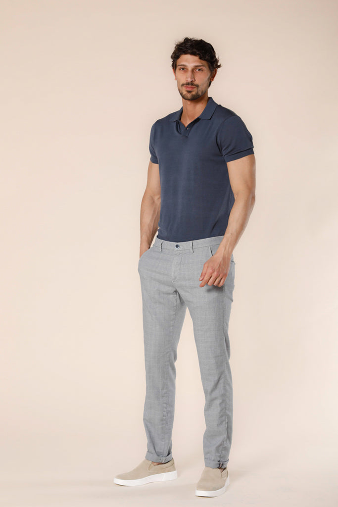 Immagine 2 di pantalone chino uomo in cotone grigio chiaro con stampa galles modello Torino Style di Mason's