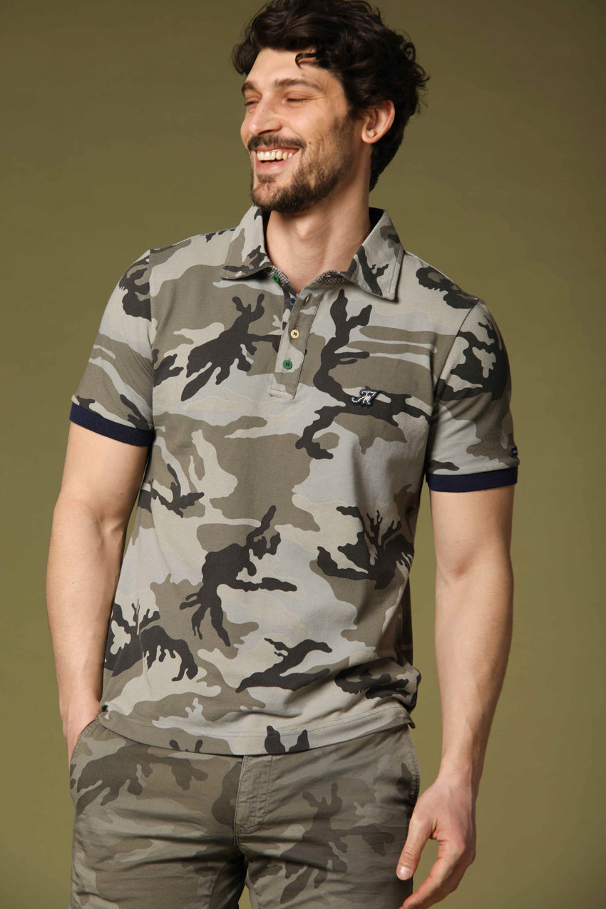 Print polo homme en piquet avec motif camouflage blanc regulier