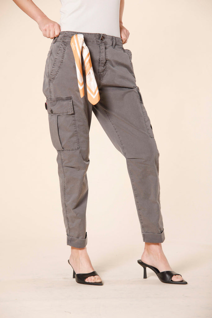 Immagine 1 di pantalone cargo donna in twill di cotone color marroncino incon washes modello Judy Archivio W di Mason's