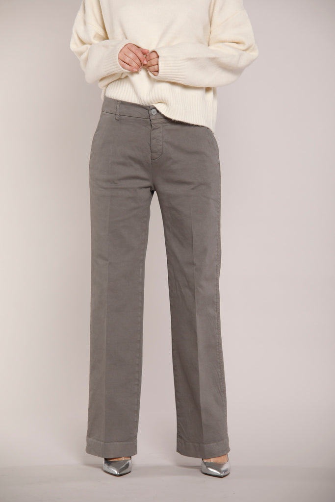 Immagine 1 di pantalone chino da donna in raso grigio scuro modello New York Straight di Mason's