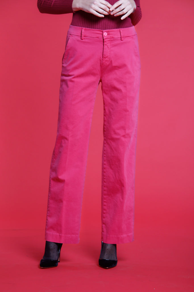 Immagine 1 di pantalone chino da donna in raso fuxia modello New York Straight di Mason's