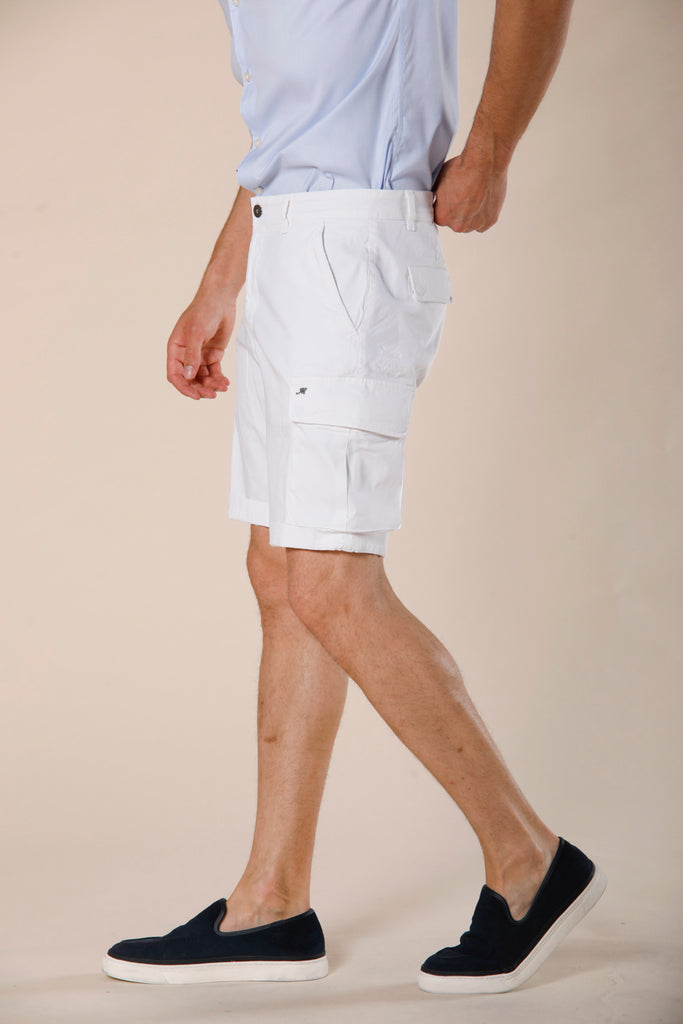 Immagine 3 di bermuda cargo uomo modello chile in raso stretch colore bianco di Mason's
