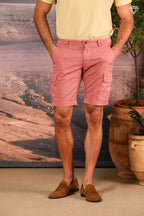 Chile bermuda cargo hombre en satén stretch slim fit ①