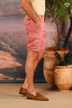 Chile bermuda cargo hombre en satén stretch slim fit ①