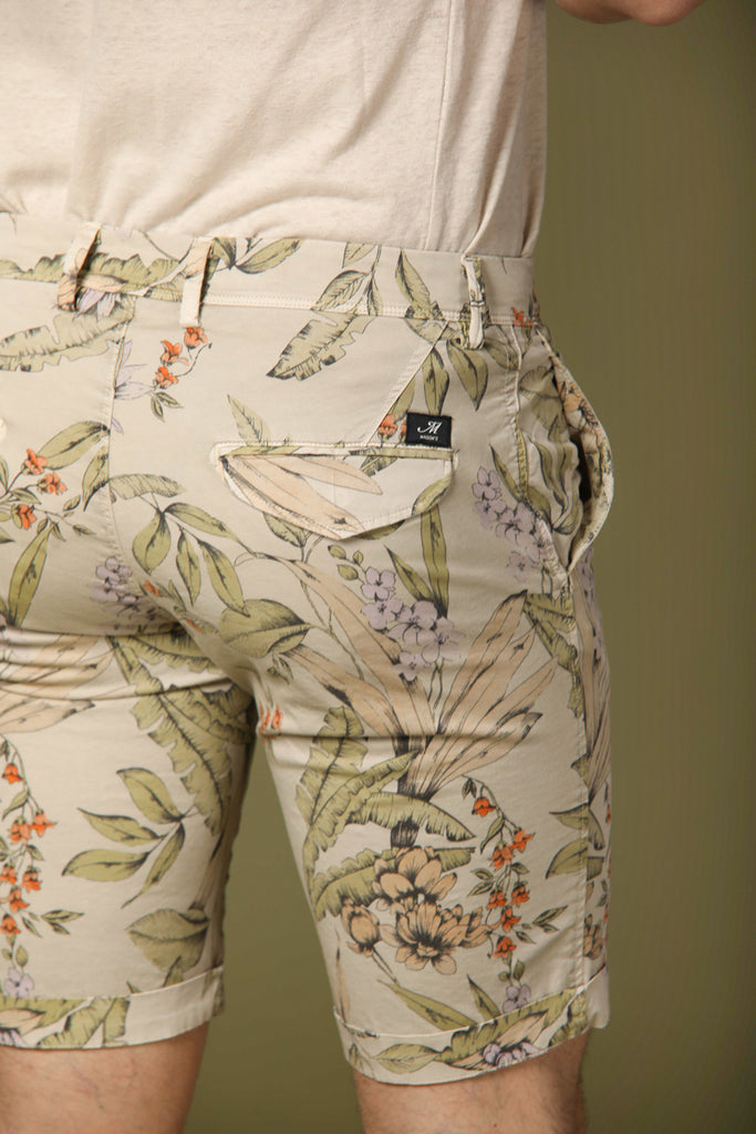 immagine 4 di bermuda chino uomo modello Eisenhower pattern floreale colore beige slim fit di Mason's