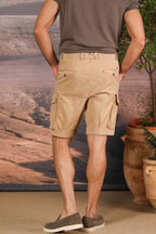 Immagine 6 di Cargo 22 bermuda cargo uomo in gabardina di cotone e seta elasticizzata relaxed fit color kaki di Mason's