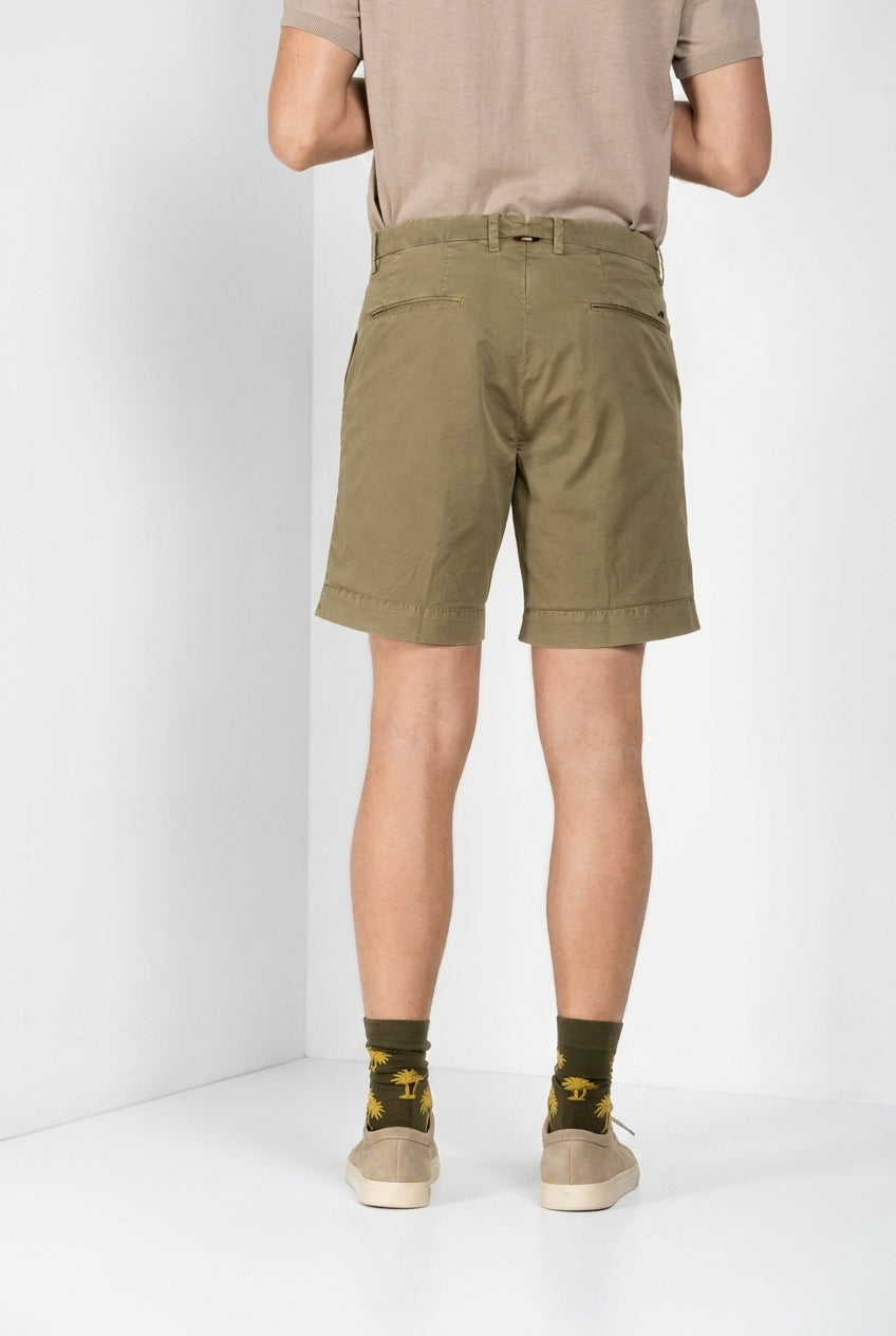 Dettaglio gamba e orlo bermuda chino uomo Boston delamere Mason's rosmarino in twill stretch SS26