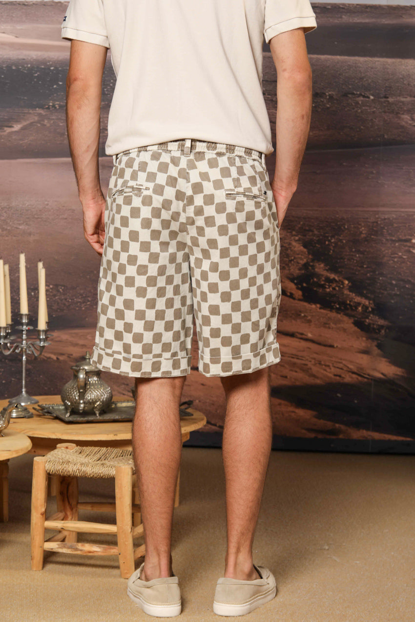 Khinos M74 bermuda chino homme en gabardine de coton et soie stretch avec imprimé à carreaux Relaxed fit