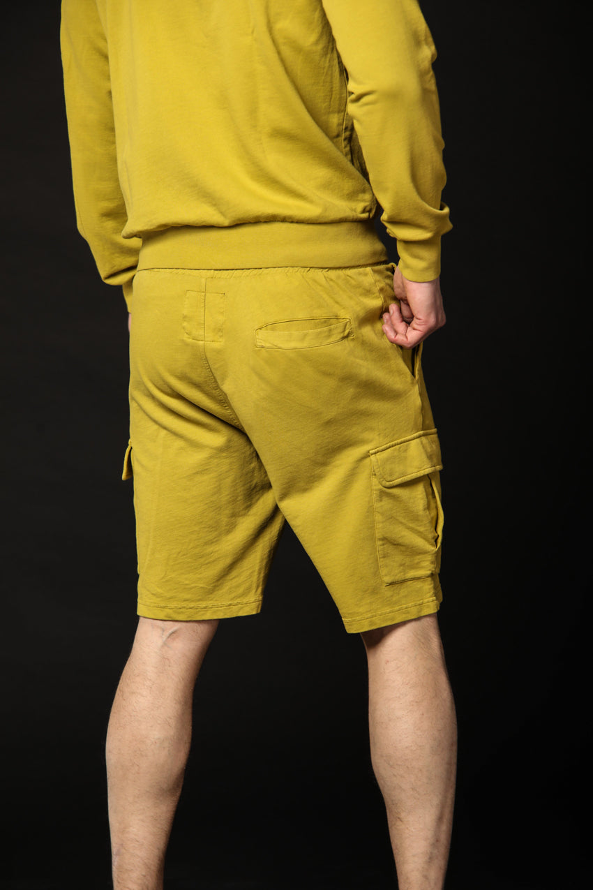 Image 4 of men's cargo Bermuda shorts, Chile model, in lime green, regular fit by Mason's