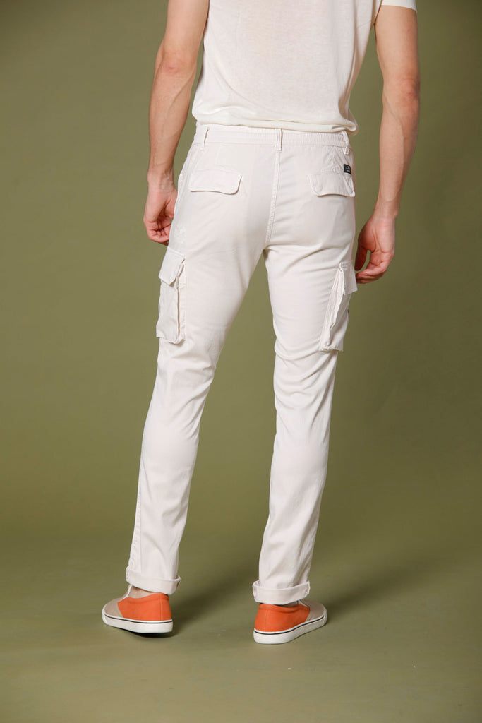 immagine 4 di pantaloni uomo in tencel e cotone modello Chile Jogger colore stucco chiaro extra slim di Mason's