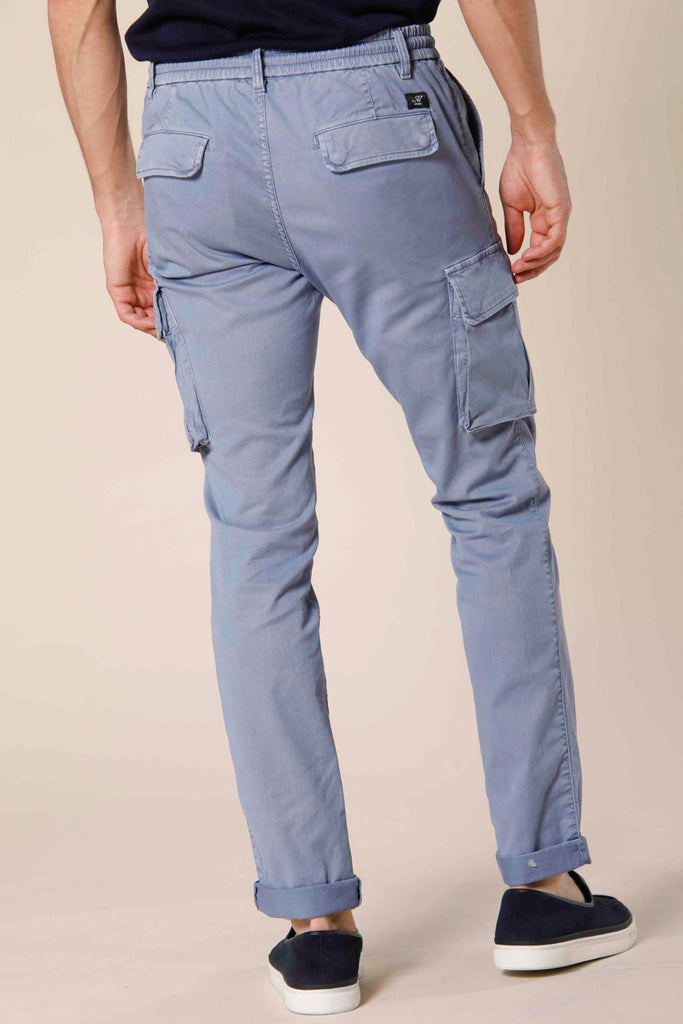 immagine 3 di pantaloni uomo in tencel e cotone modello Chile Jogger colore azzurro extra slim di Mason's