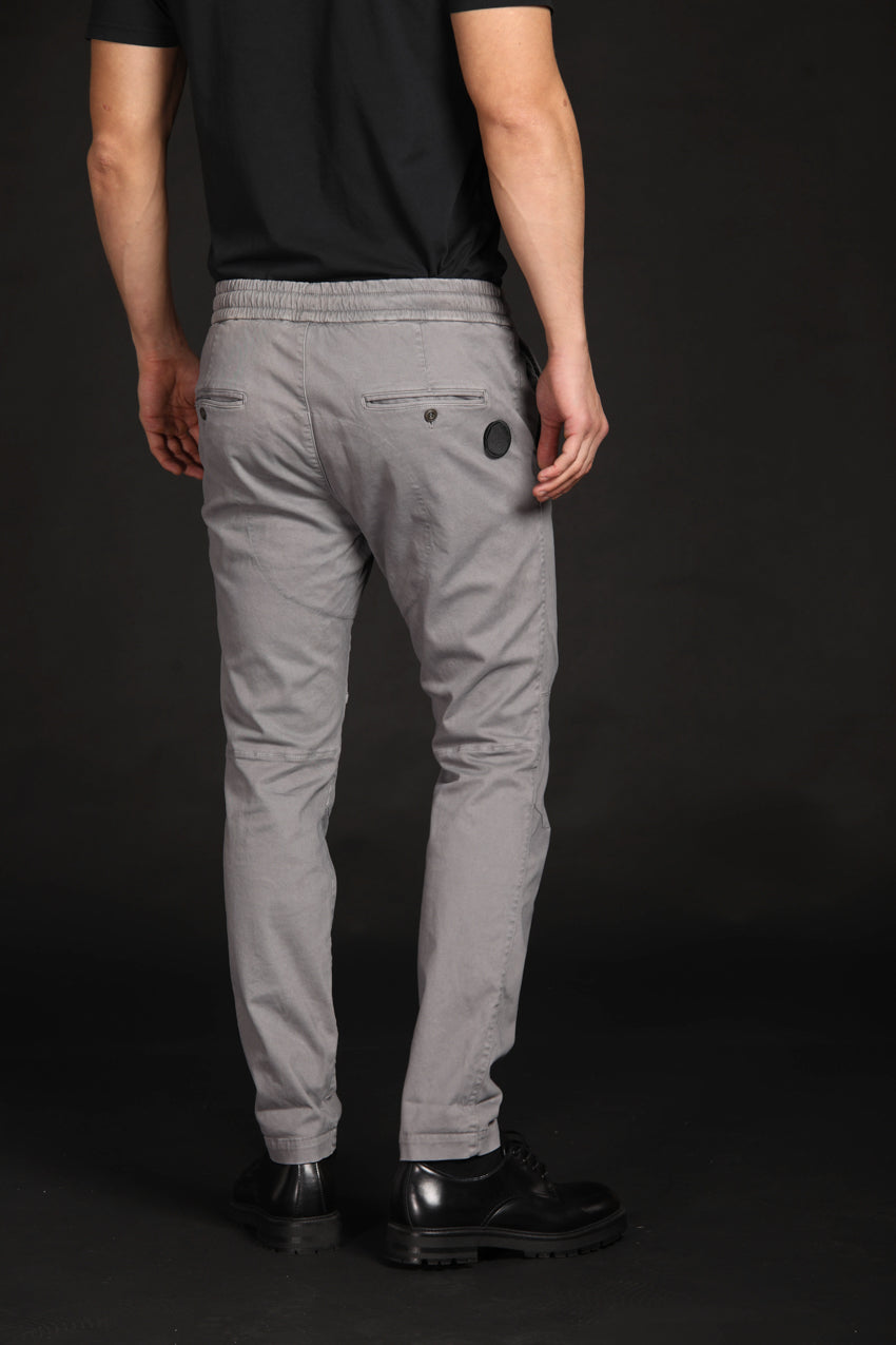 immagine 4 di pantalone chino uomo modello John Sack di colore grigio, carrot fit di Mason's