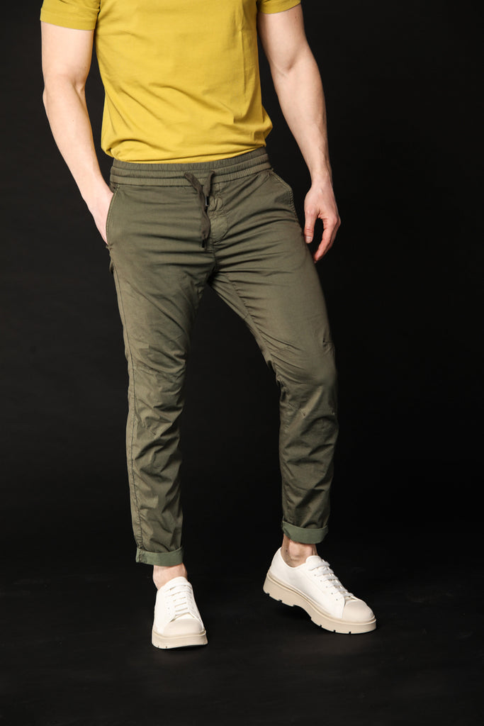 immagine 2 di pantalone chino uomo modello John colore verde fit carrot di Mason's