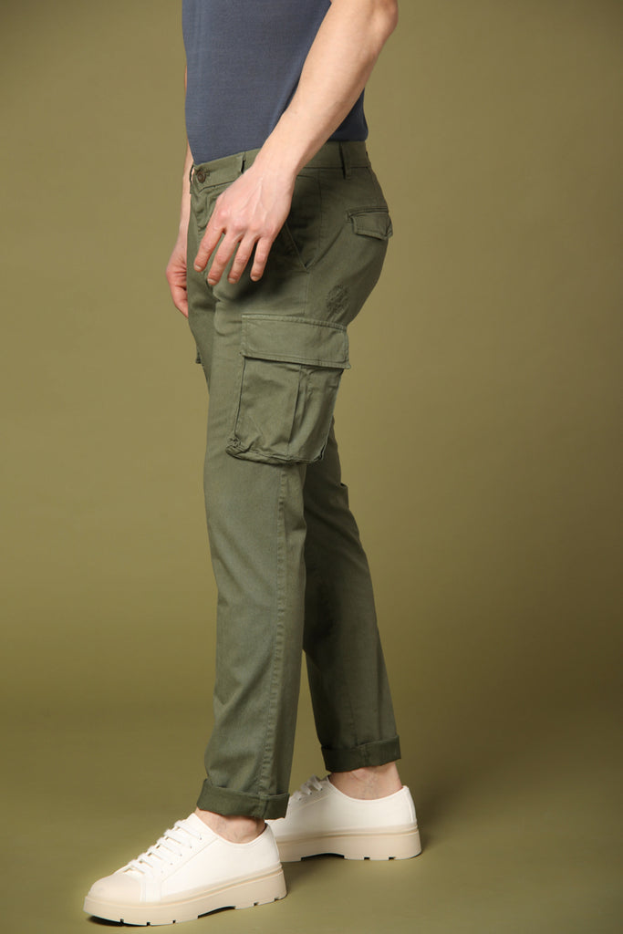 immagine 2 di pantalone cargo uomo modello Chile City in verde fit regular di Mason's