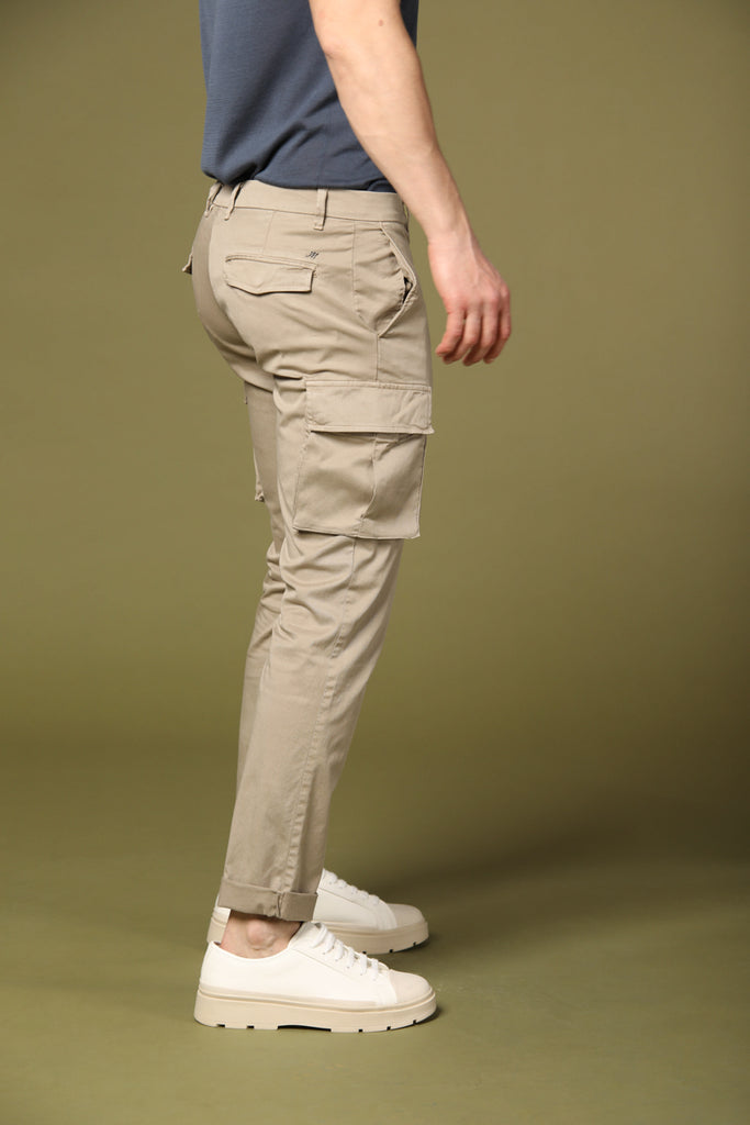 immagine 5 di pantalone cargo uomo modello Chile City in stucco chiaro regular fit di Mason's