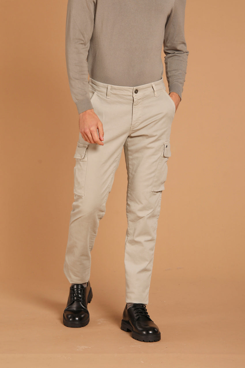 immagine 2 di pantalone cargo uomo modello Chile1 di colore grigio fit extra slim di Mason's