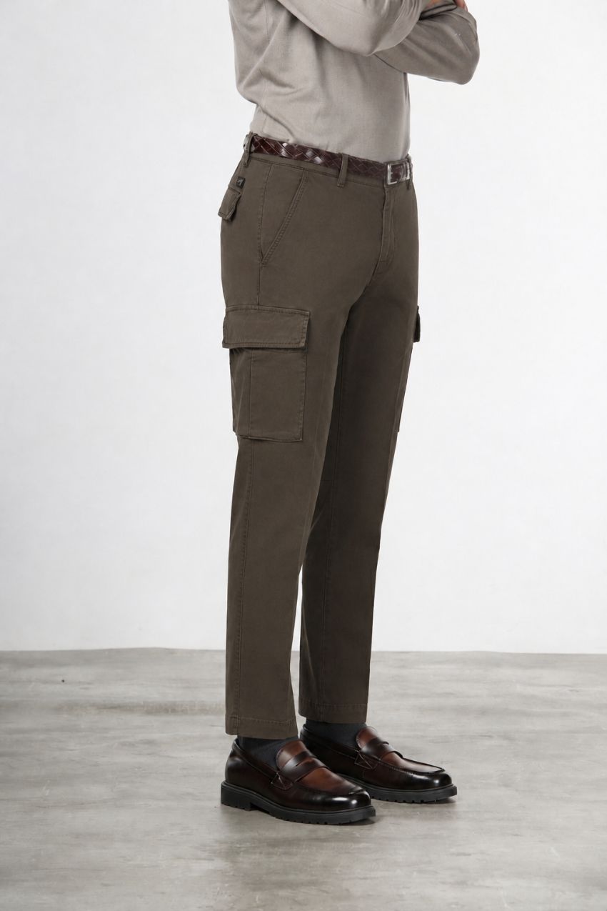 Chile Herren-Cargohose aus Stretch-Gabardine Extra Slim Fit ①