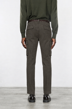 Chile men’s cargo pants in stretch gabardine with extra slim fit ①
