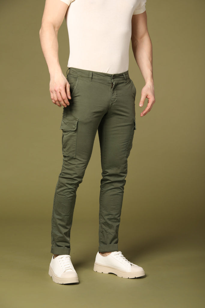 immagine 2 di pantalone cargo uomo modello Chile in verde fit extra slim di Mason's