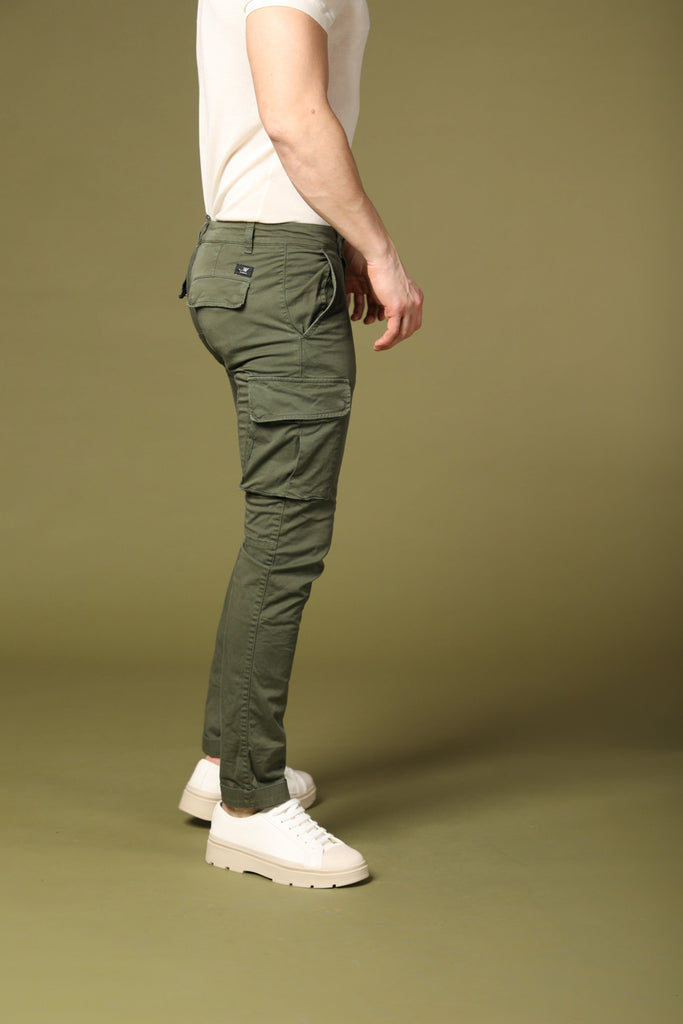 immagine 4 di pantalone cargo uomo modello Chile in verde fit extra slim di Mason's