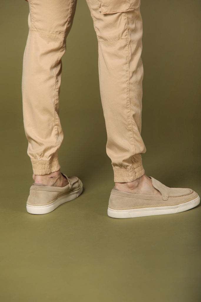 immagine 4 di pantalone cargo uomo modello Chile Elax colore kaki scuro fit extra slim di Mason's
