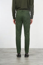 George Coolpocket pantalon cargo homme en gabardine carrot fit ①
