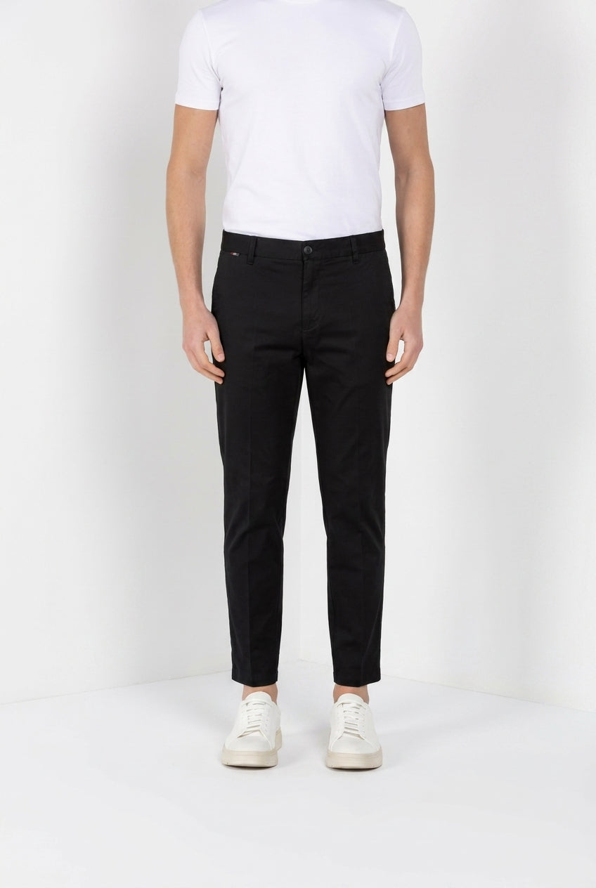 John Coolkhinos pantalone chino uomo in raso stretch Logo Edition carrot fit ①