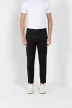 John Coolkhinos pantalone chino uomo in raso stretch Logo Edition carrot fit ①