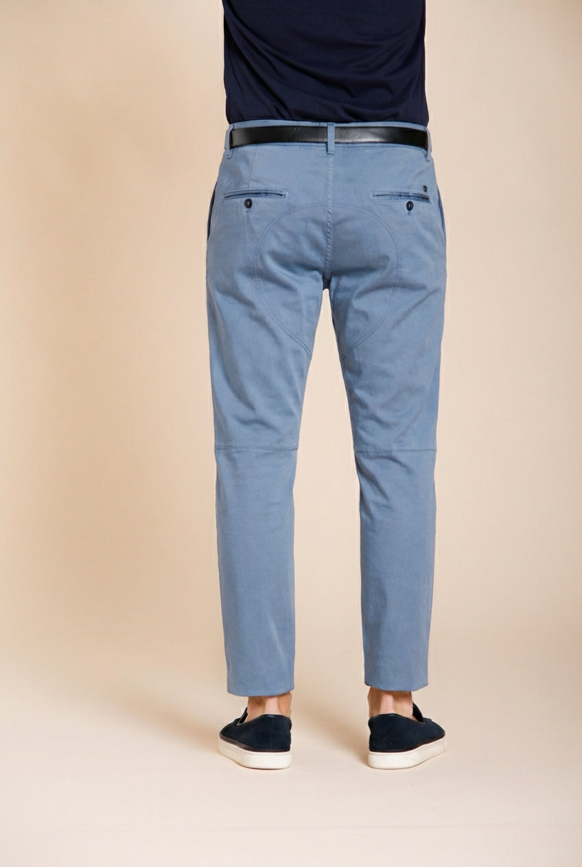 John Coolkhinos pantalon chino homme en satin stretch Logo Edition carrot fit ①