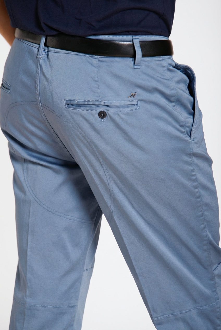 John Coolkhinos Hose Chino Herren aus Stretch-Satin Logo Edition carrot fit ①