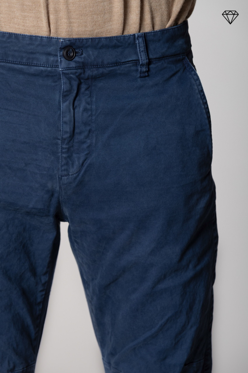 John Coolkhinos Herren-Chinohose aus Gabardine logo edition carrot fit ①